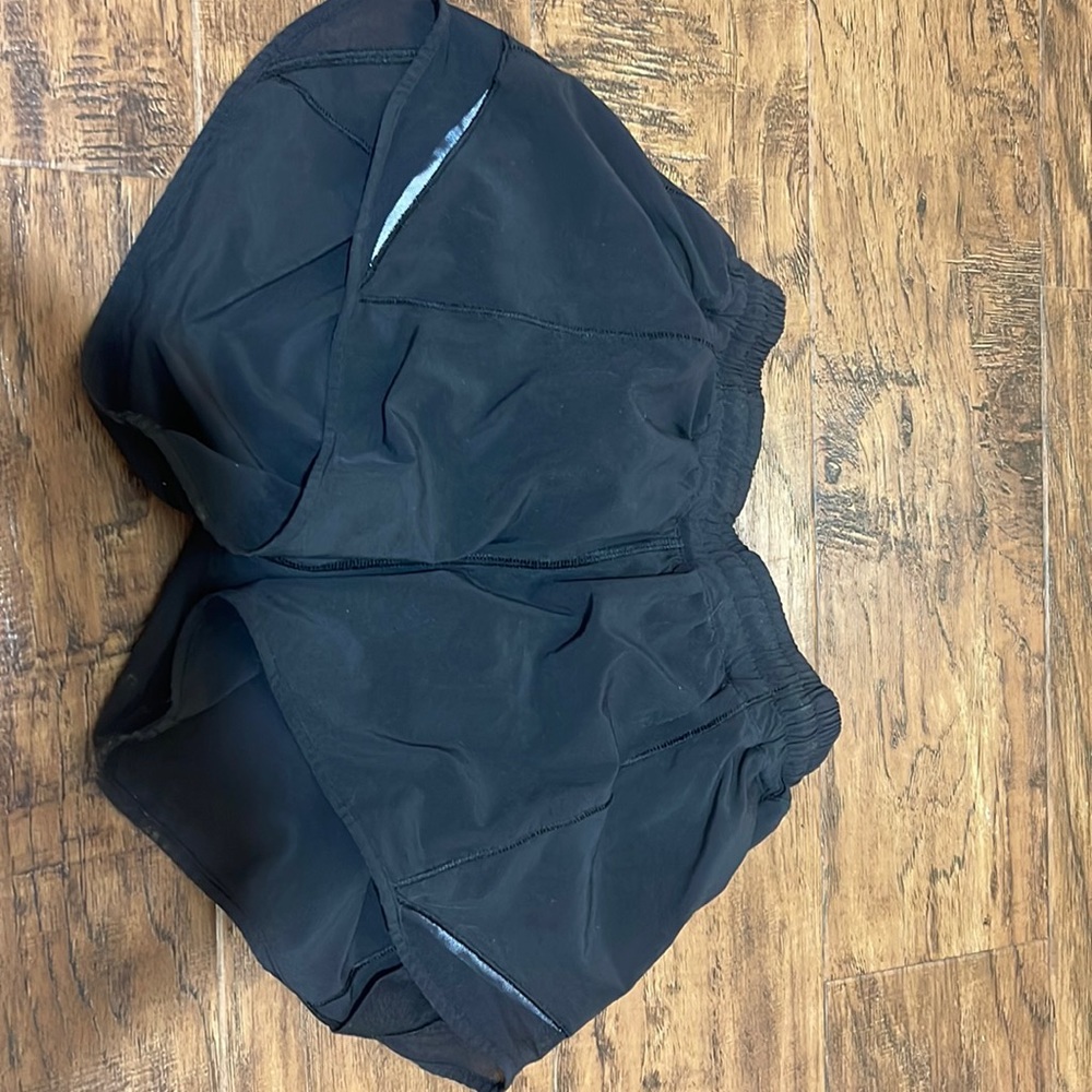 Lulu lemon hotty hots 4’ size 6